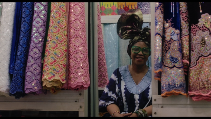 Filmstill auf STOFF – EIN SPITZENGESCHÄFT.