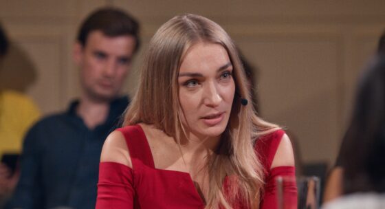 Inna Shevchenko spricht mit Headset